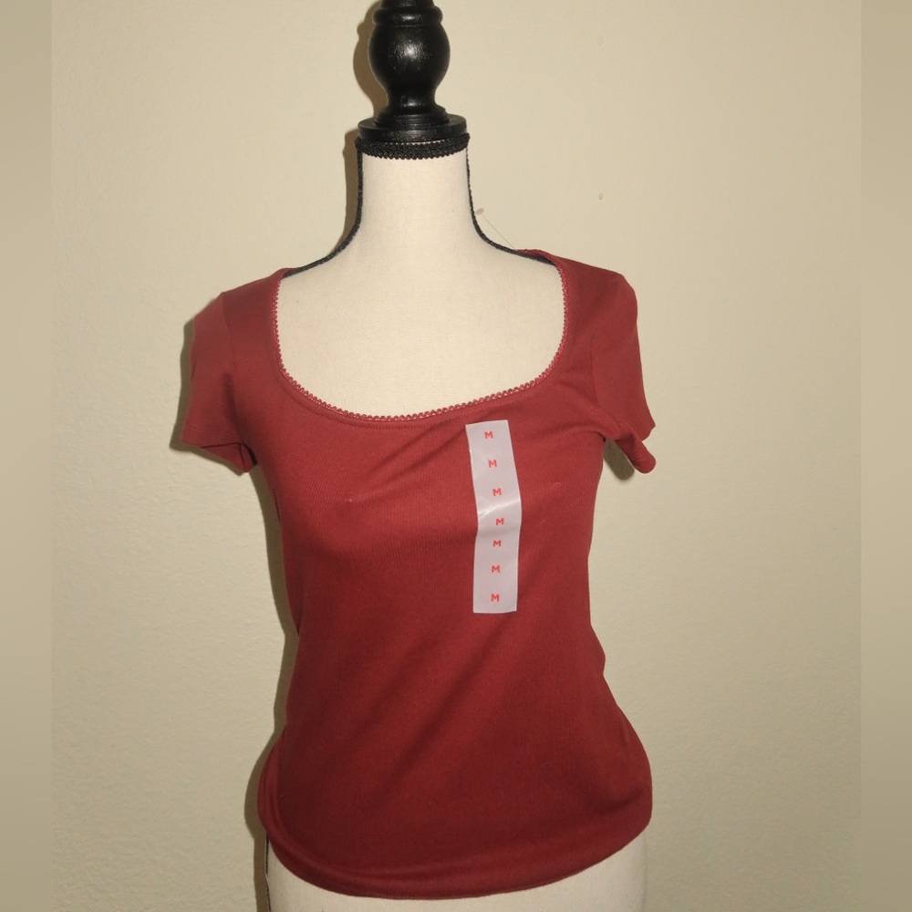 Old Navy Scoop Neck Short Sleeve Tee in Brick Red